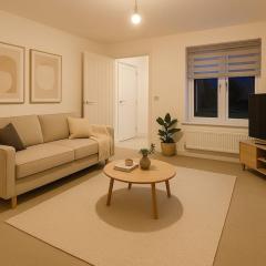 Modern 3-Bed House Aldershot Town