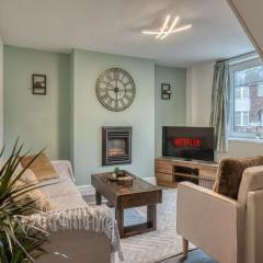 Stylish 2BR Cottage Pet-Friendly with Free Parking