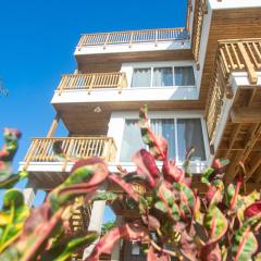 West End's Famous Comfy Sloth