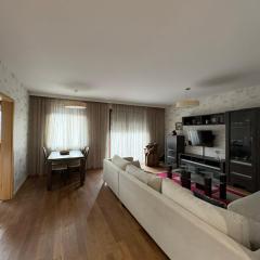 Family friendly flat steps from the Zoo