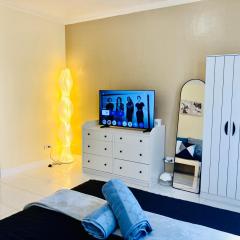 Asahel Cozy Crib Budget studio with Netflix