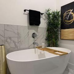 King Beds Grill Big Yard Huge Kitchen