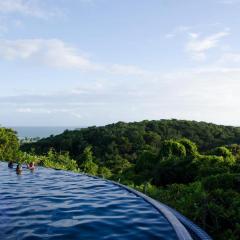 Bangalô com Quarto, Sala, Varanda