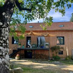 Maison Authentique Et Paisible Au Cœur Du Cantal