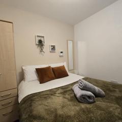 Room 2 Shared House in L7