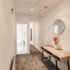 2BD, 2BA , High Street Ap, Close Transport Links!