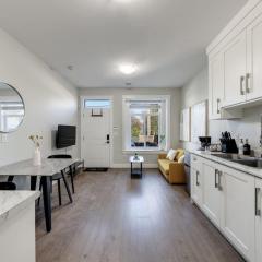 Private Entrance Suite Near Deer Lake & Metro