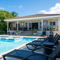 6BR, Jacuzzi, Ocean View, Solar Backup Power