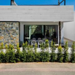 The-Marina-Oasis-Modern-villa-with-BBQ-Jacuzzi-on-Santa-Rosalia-Lake-Resort