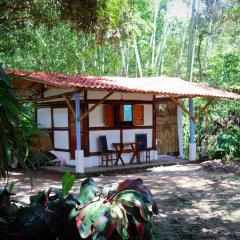 Eco posada El Encuentro San Carlos frente al rio