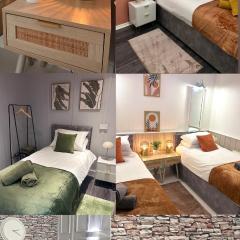 Churchill Apartment- 4 Beds- Free Parking- Near NEC BHX & HS2