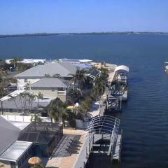 Oceanside 3BR with Private Pool & Boat Lift