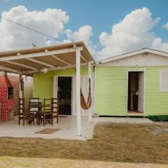 Casa com Churrasqueira, Quintal, Ar Cond e Garagem