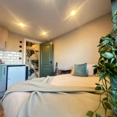 4 Modern NEW Mini Studio Room with Parking, Wi-Fi