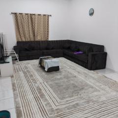 شقة غرفة وصالة لك بالكامل مساحة واسعة