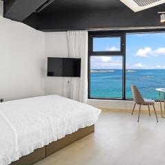 Goseong Leumeleu63 Pension