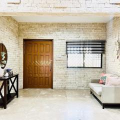 4BR Huge House up to 30px with 2 Car Park Cebu City