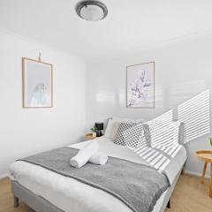 Luxe Retreat - 3BR - Free Parking - Near Station