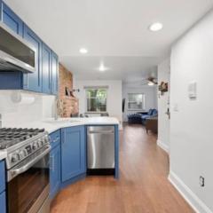 New Cozy Must Have Stay! 10 minutes to NYC