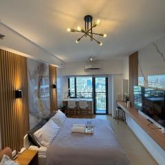 Stunning 41F Skyline View Relaxing City Escape