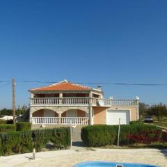 Amazing Villa with Outdoor Swimming Pool