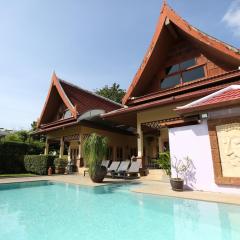 Beautiful 5BR Villa Felicity, Pool & Garden, near Naiharn