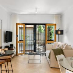 East on King - Minutes to Dining, Parklands & CBD