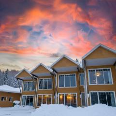 Condo Bord de fleuve Piscine - Les Voitures d'Eau