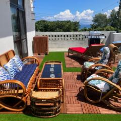 Sunkissed Divers Okinawa 1, Rooftop for 2 with Jacuzzi, Bbq and Sea View