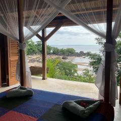 Beachfront Flat - Terrace Garden - 20m to beach