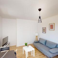 2-bedroom apartment on Rue de Rousseau
