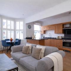 Elegant 2 Bed Apartment by Richmond Park