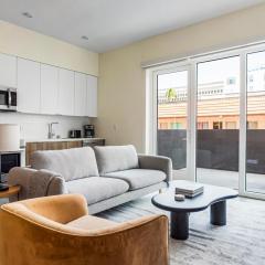 Blueground Wilshire Center balcony nr The Grove LAX-1385