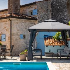 Rustic villa Casa Tessa with outdoor pool in Tar