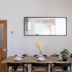 5 Bed Seaside Property with Garden , Parking and Games Room