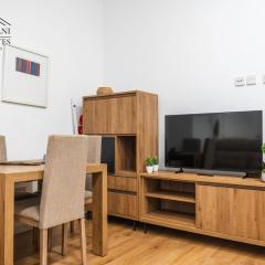 Spacious 2 Bedroom Apartment Centre Of Town