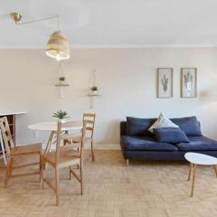 Luxury Downtown 1BR Residence - Urban Comfort