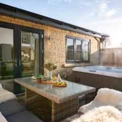 New Market - Modern Stay in Cotswolds with Hot Tub