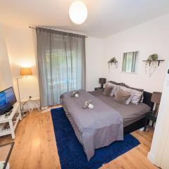 Central City Oasis - Sleeps 4 Parking Included Contractor Discounts!