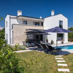 Family villa Nona with pool and grill in Tinjan