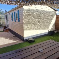 Bungalow entre oliviers et pins, -10mn de la plage