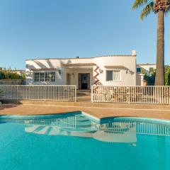 Villa Joel - Casa con piscina cerca de la playa