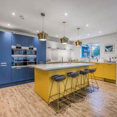 Gorgeous Family Home with Garden - Pass the Keys