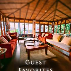 The River House - Upscale Lodge