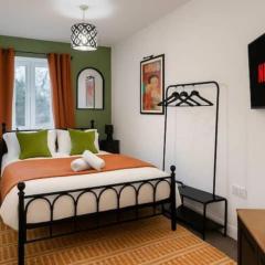 Altrincham - Family Friendly 2 Bedroom Apartment - Pets Welcome - Sleeps 6