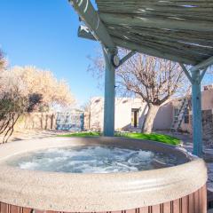 Buffalo Escape-Private Hot Tub in serene Corrales!