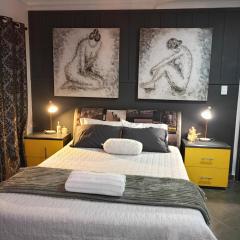 Vanilla Lee Corporate Suite