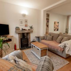 SUN COTTAGE - Cosy Cottage in Ulverston with a log burner in Ulverston, Cumbria