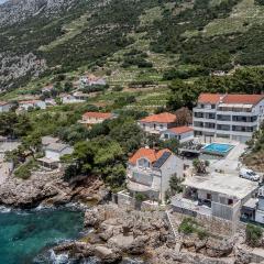 Gorgeous Apartment In Dingac With Lake View