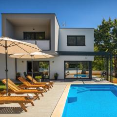 Modern villa Eva with pool and 2 bedrooms in Tar